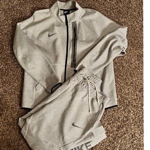 Nike tech fleece , rare color
